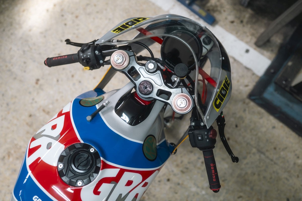 La riconoscete? E' una Royal Enfield Guerrilla 450!